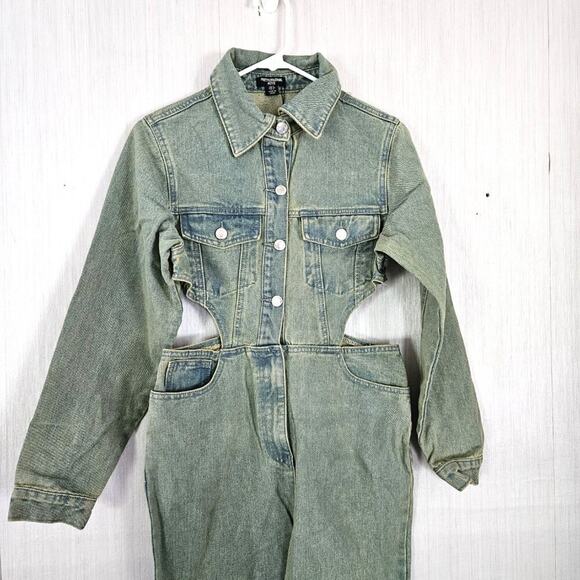 PrettyLittleThing PLT Petite Vintage Wash Denim Cut Out Waist Jumpsuit -US 4 NWT - Picture 3 of 10